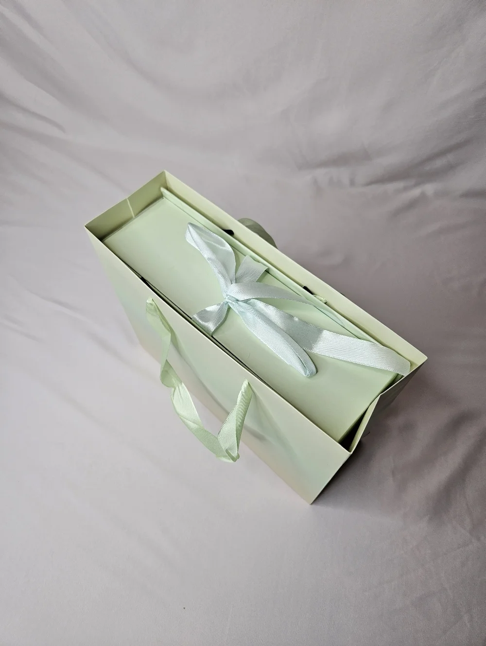 Luxury Gift Box with Reed Diffuser & Soap Flower Bouquet – The Blue Ocean